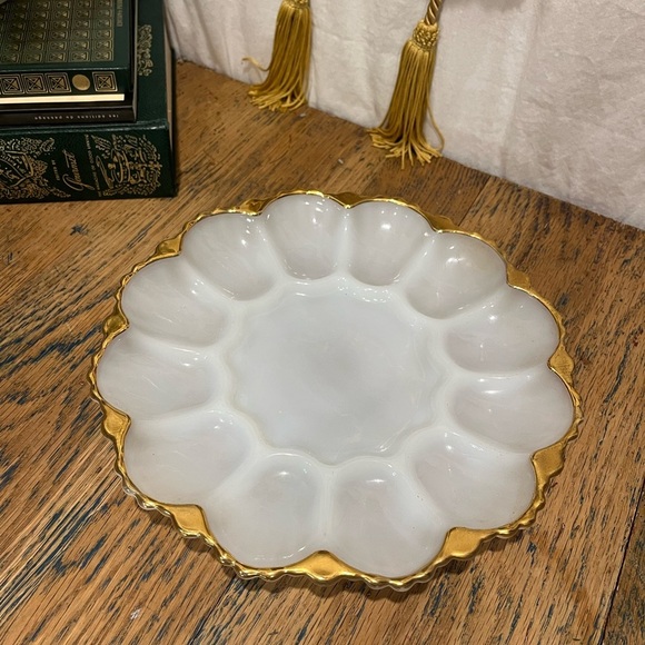 💛 ANCHOR HOCKING Fire-King White Milk Glass Deviled Egg Plate with Gold Trim - Picture 2 of 7